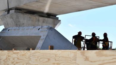 Caen dos trabajadores de estructura del Tren Interurbano; uno murió
