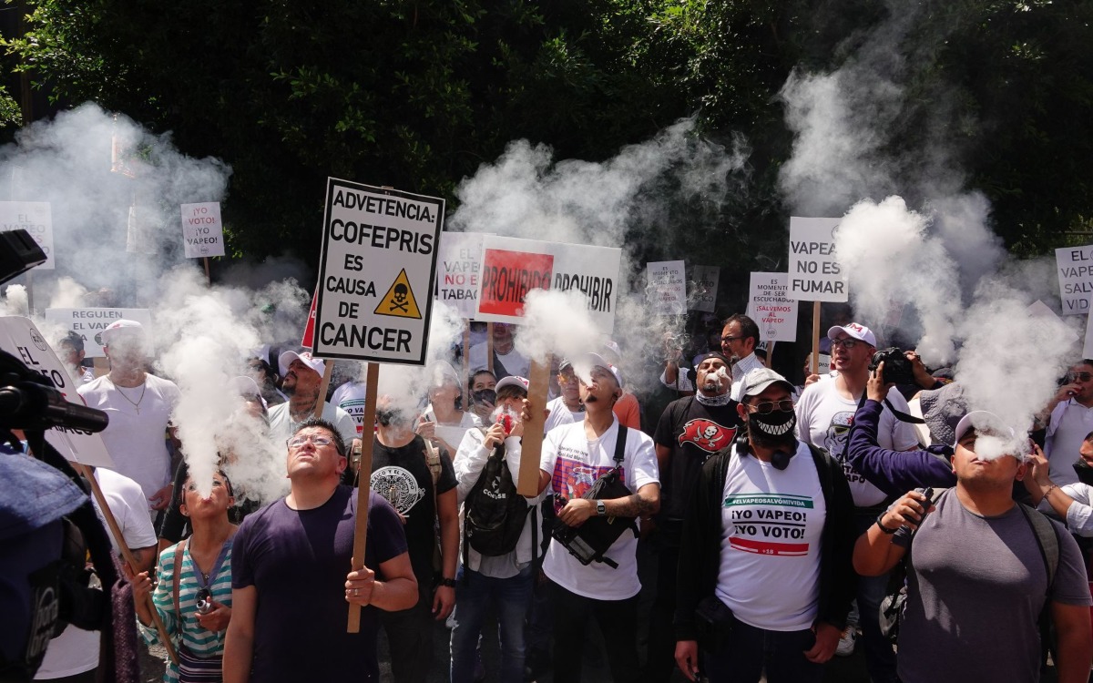 Comerciantes mexicanos rechazan reforma de AMLO que busca prohibir los vapeadores