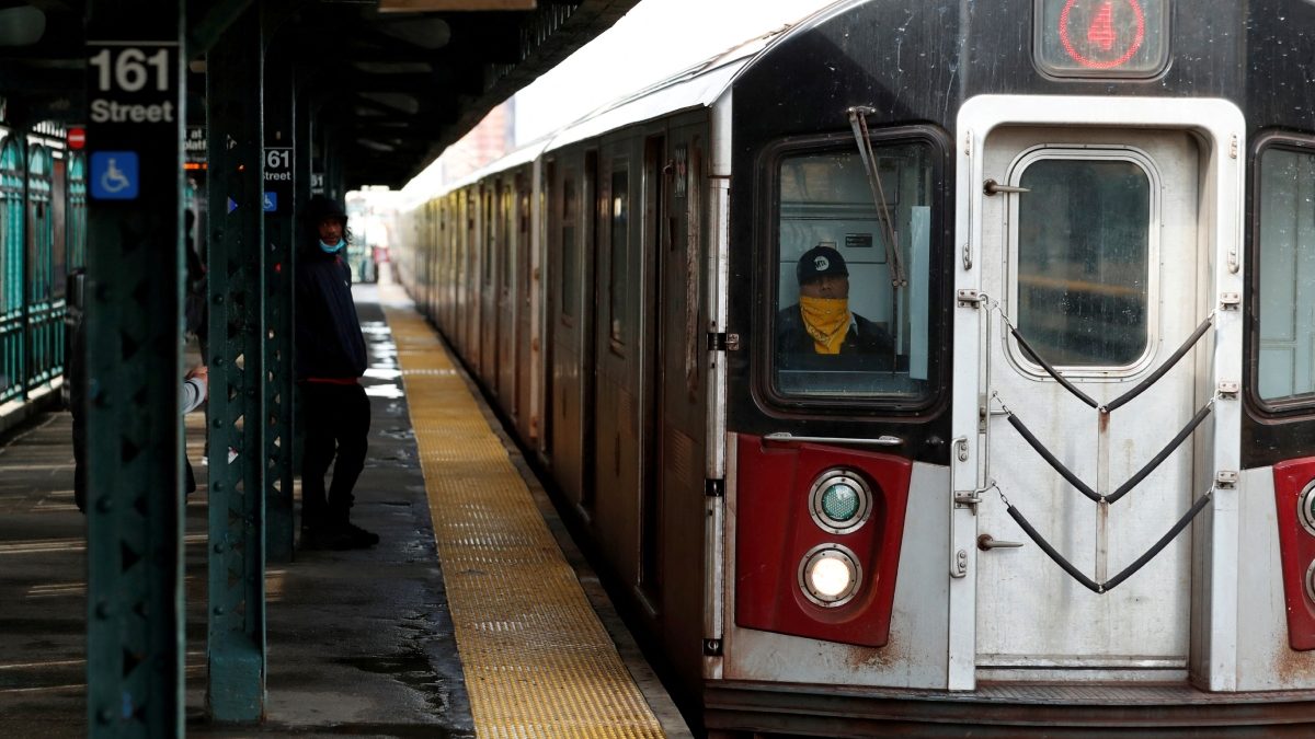 Detienen a presunto asesino de mexicano en tiroteo en metro de Nueva York
