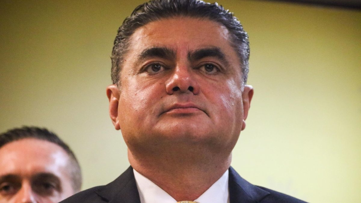 Diputado Luis Espinosa Cházaro renuncia al PRD: 'ya no creo en liderazgo de Zambrano'