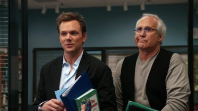 Drama comunitario de BTS: Peleas físicas y dislocación del hombro de Chevy Chase revelados por Joel McHale
