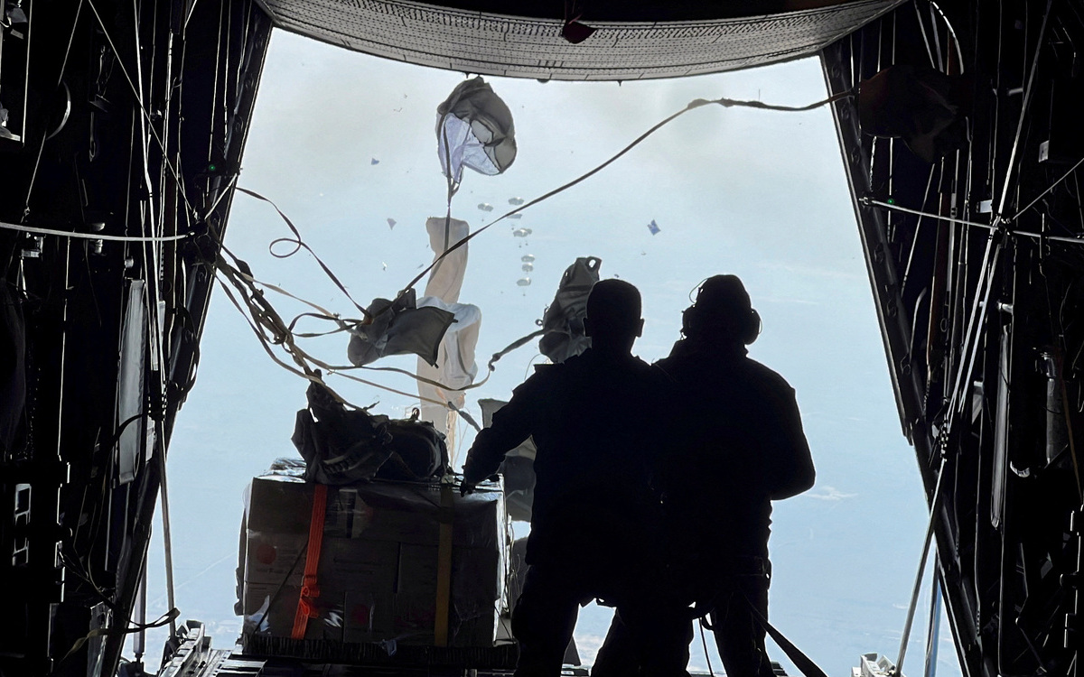 Egipto, Jordania y los Emiratos Árabes Unidos realizan lanzamiento aéreo de ayuda humanitaria en Gaza