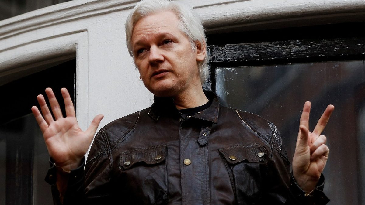 Es probable que extraditen a Assange inmediatamente después del juicio: director de Wikileaks