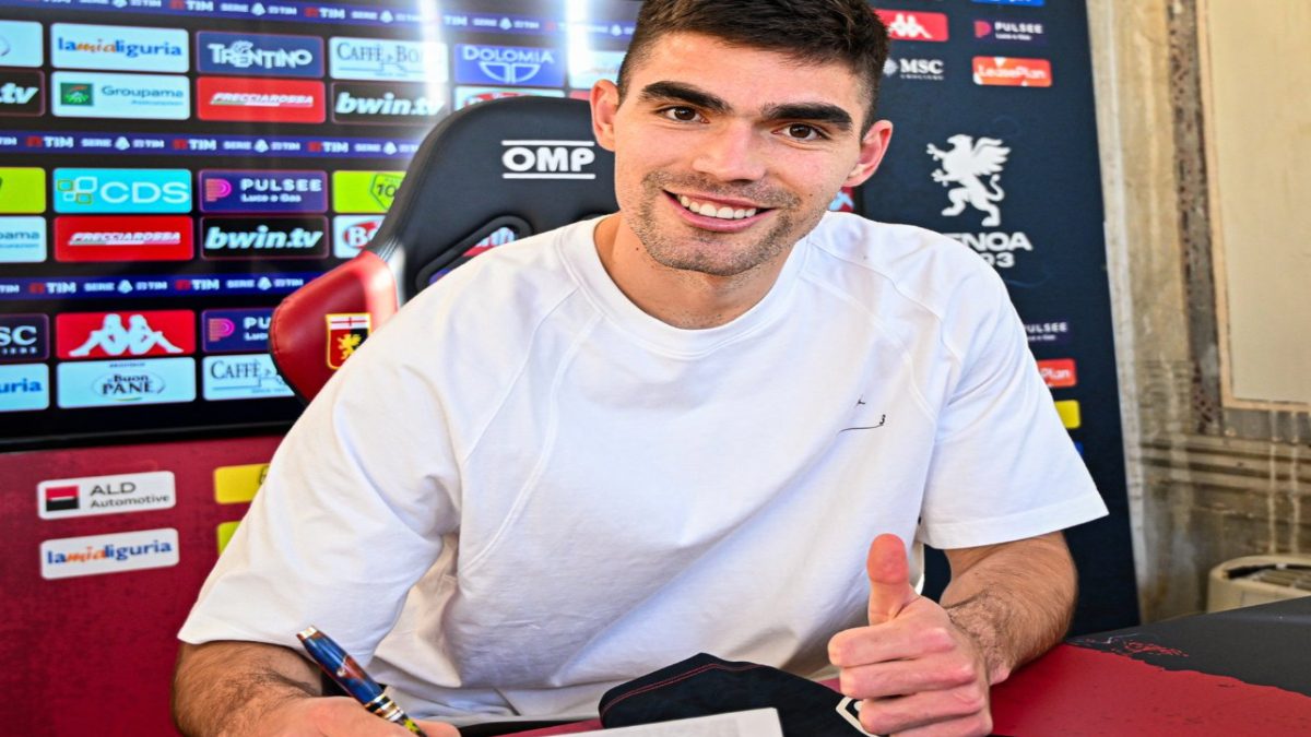 Extiende Genoa contrato a Johan Vásquez hasta el 2027