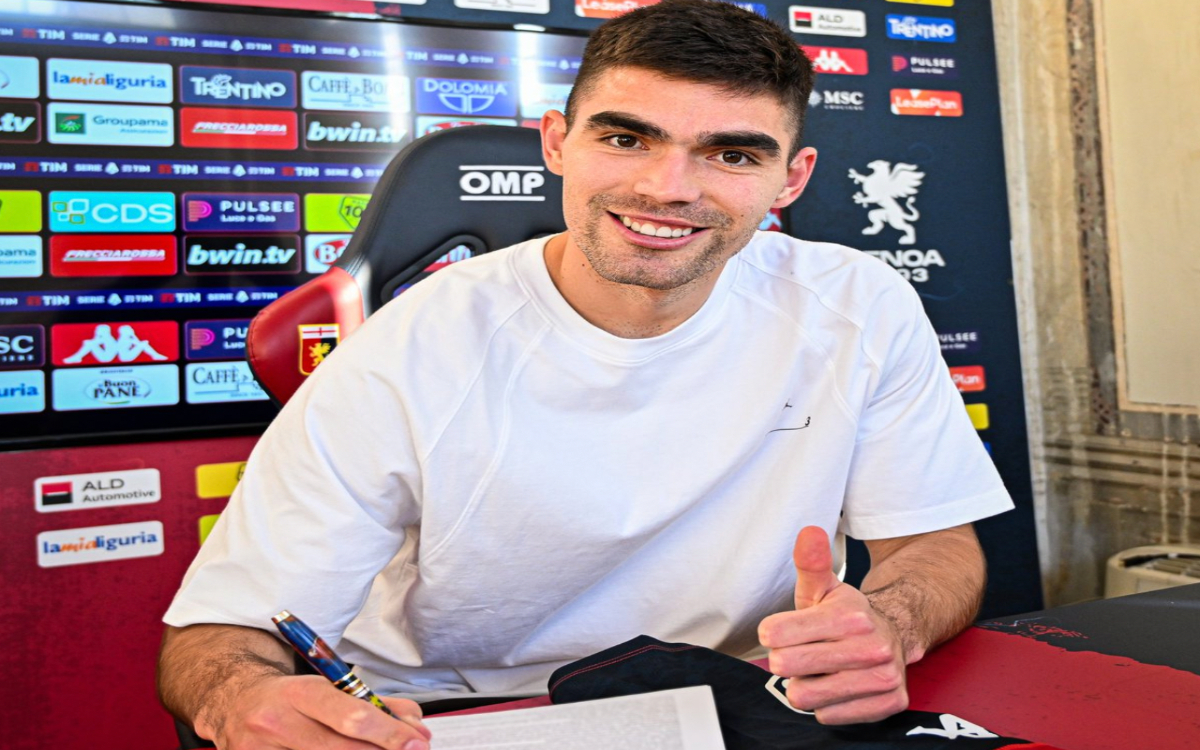 Extiende Genoa contrato a Johan Vásquez hasta el 2027