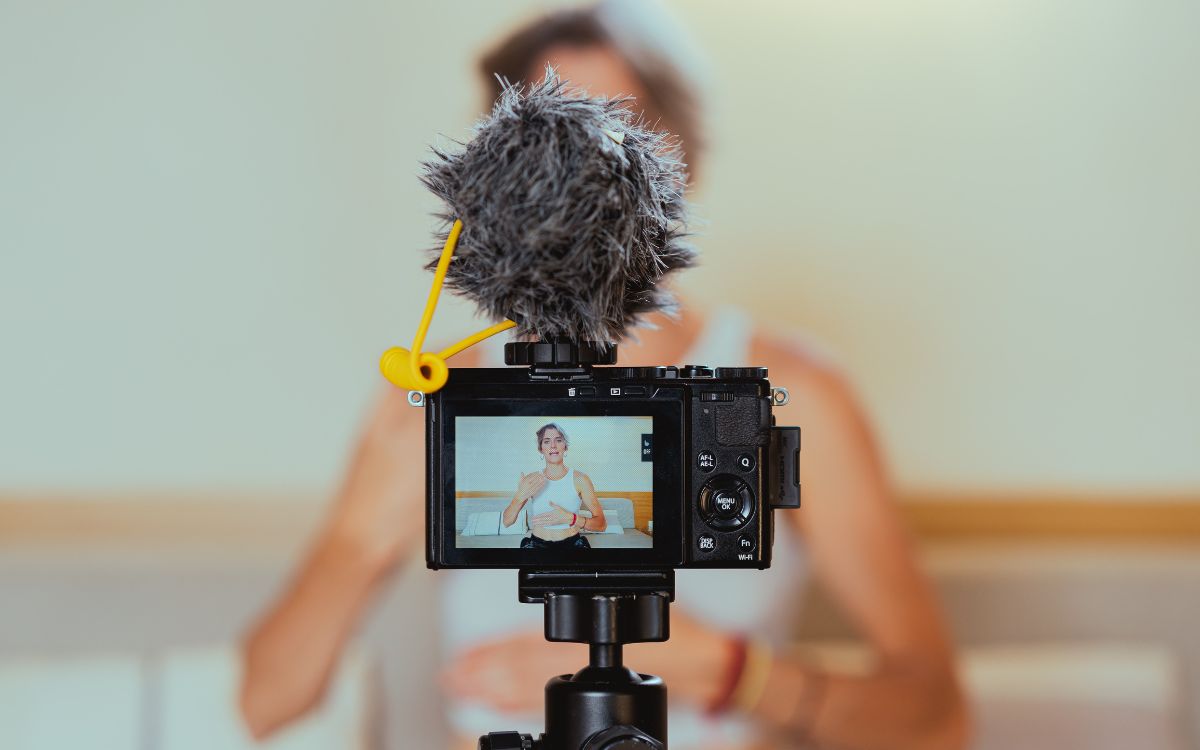 Gobierno británico paga a influencers para combatir la inmigración irregular