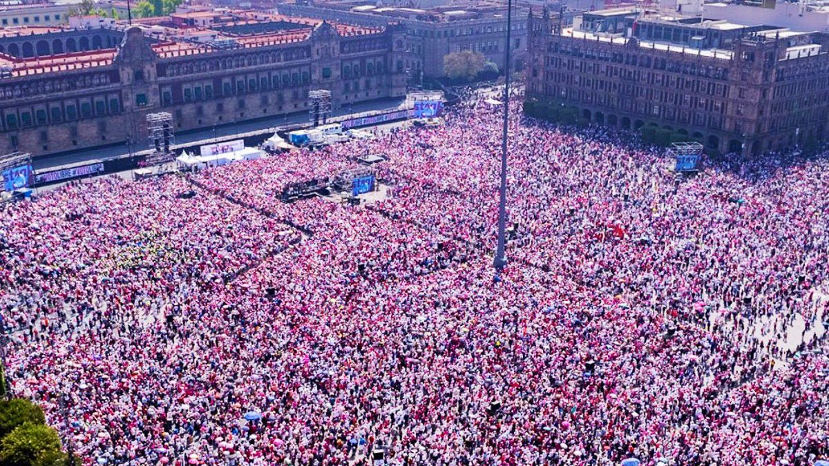 Gobierno dice que 90 mil personas fueron al Zócalo… organizadores reportan 700 mil