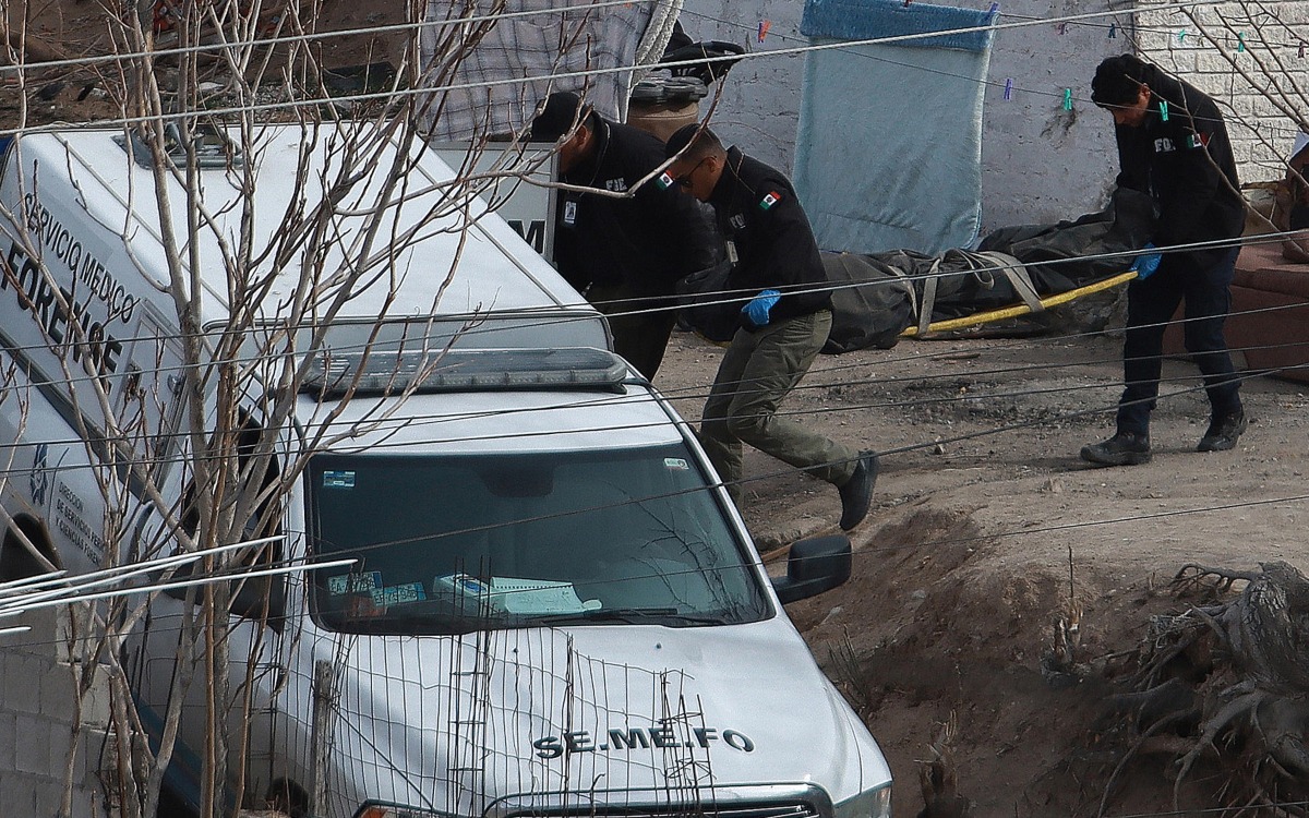 Hallan cuerpos en fosa clandestina cerca a frontera de México con EU