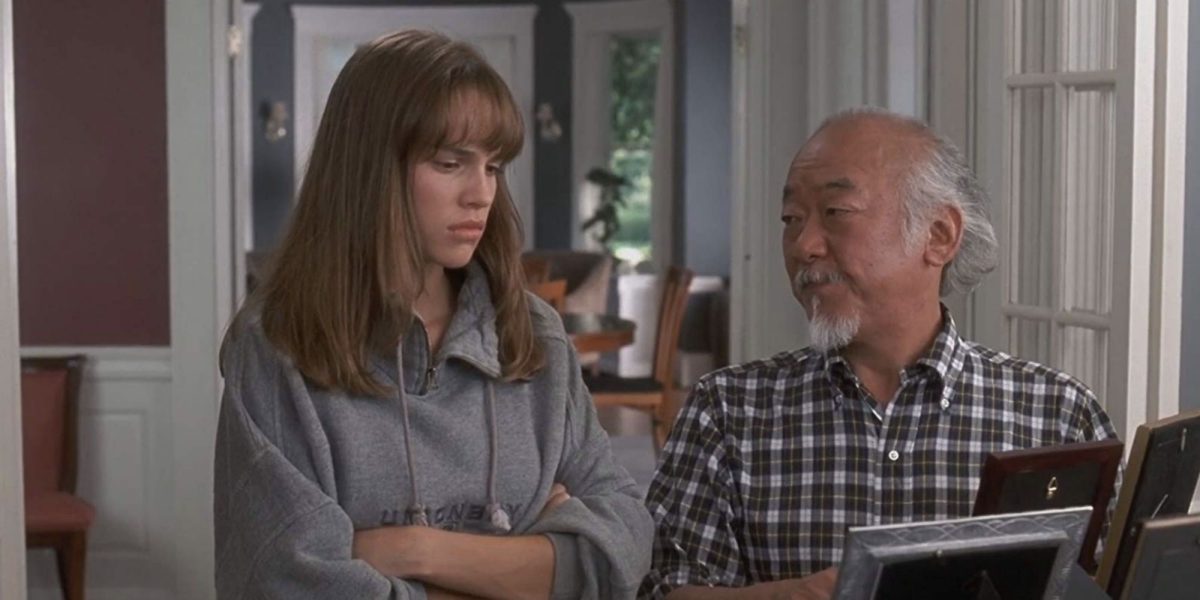 Hilary Swank aborda los rumores del cameo de la temporada 6 de Cobra Kai