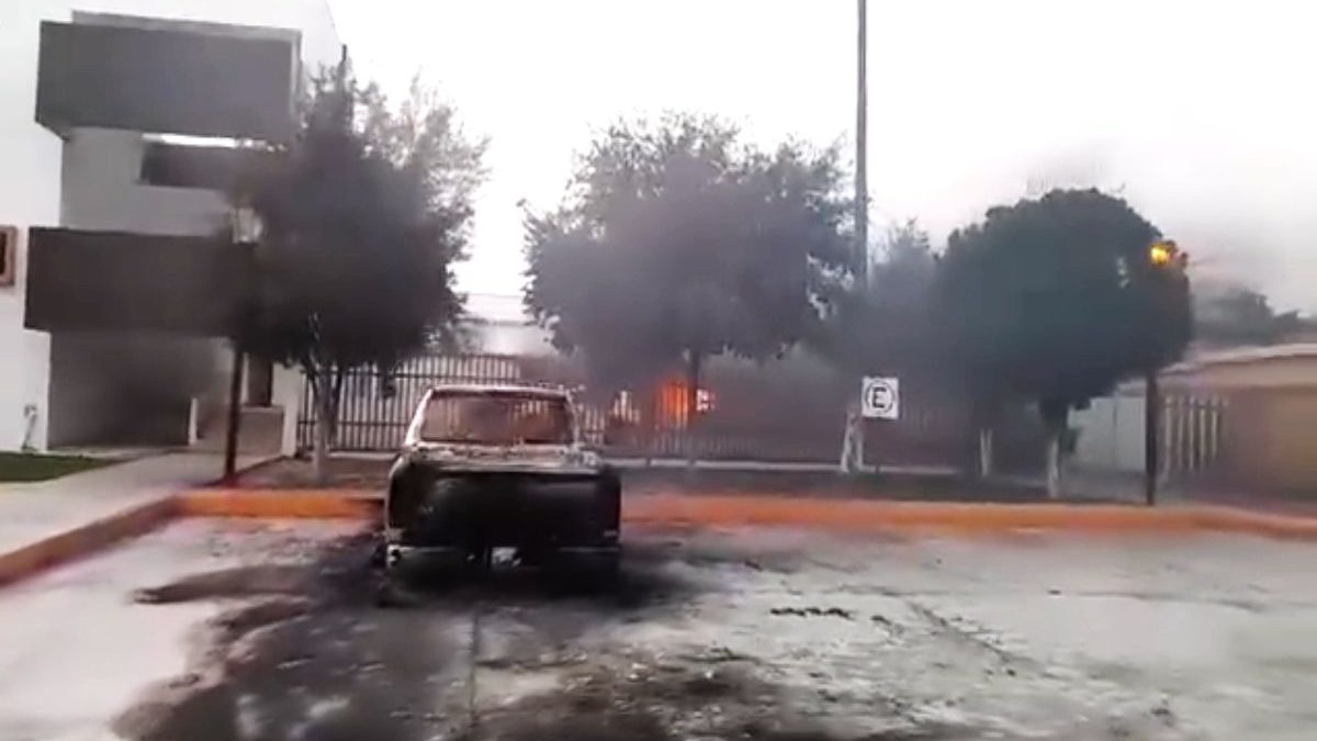 Incendian presidencia municipal, ambulancias y patrullas en Doctor Coss, Nuevo León | Video