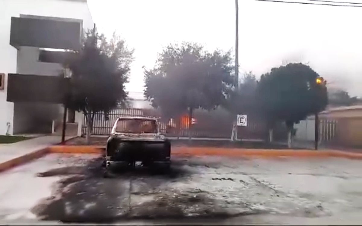 Incendian presidencia municipal, ambulancias y patrullas en Doctor Coss, Nuevo León | Video