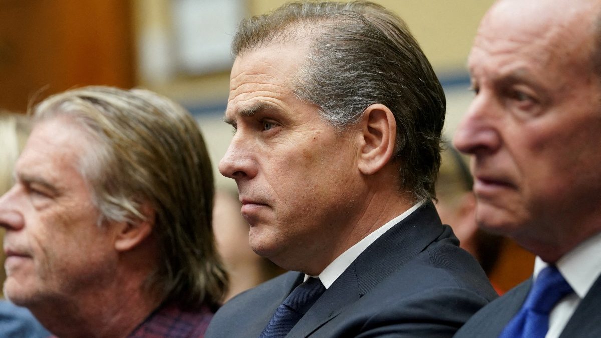 Justicia de EU acusa a ex informante del FBI por mentir sobre Biden y su hijo Hunter