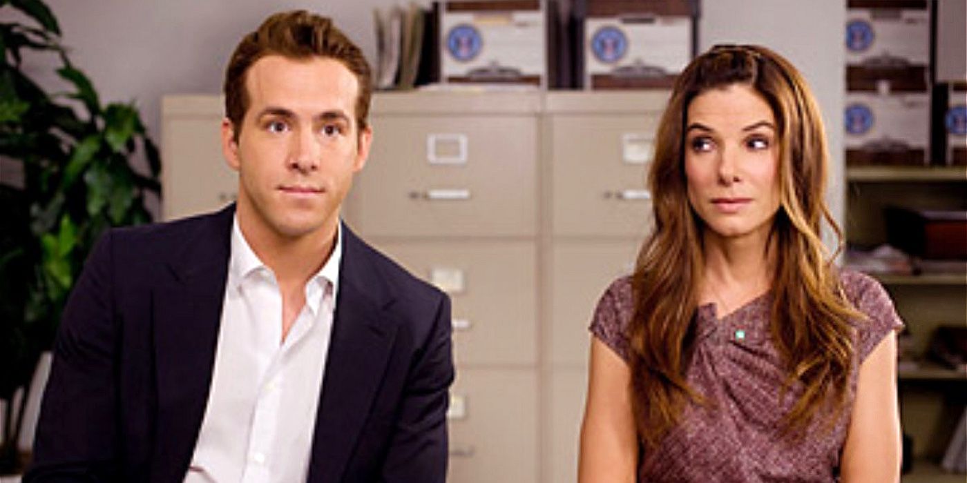Margaret y Andrew sentados en una oficina en The Proposal