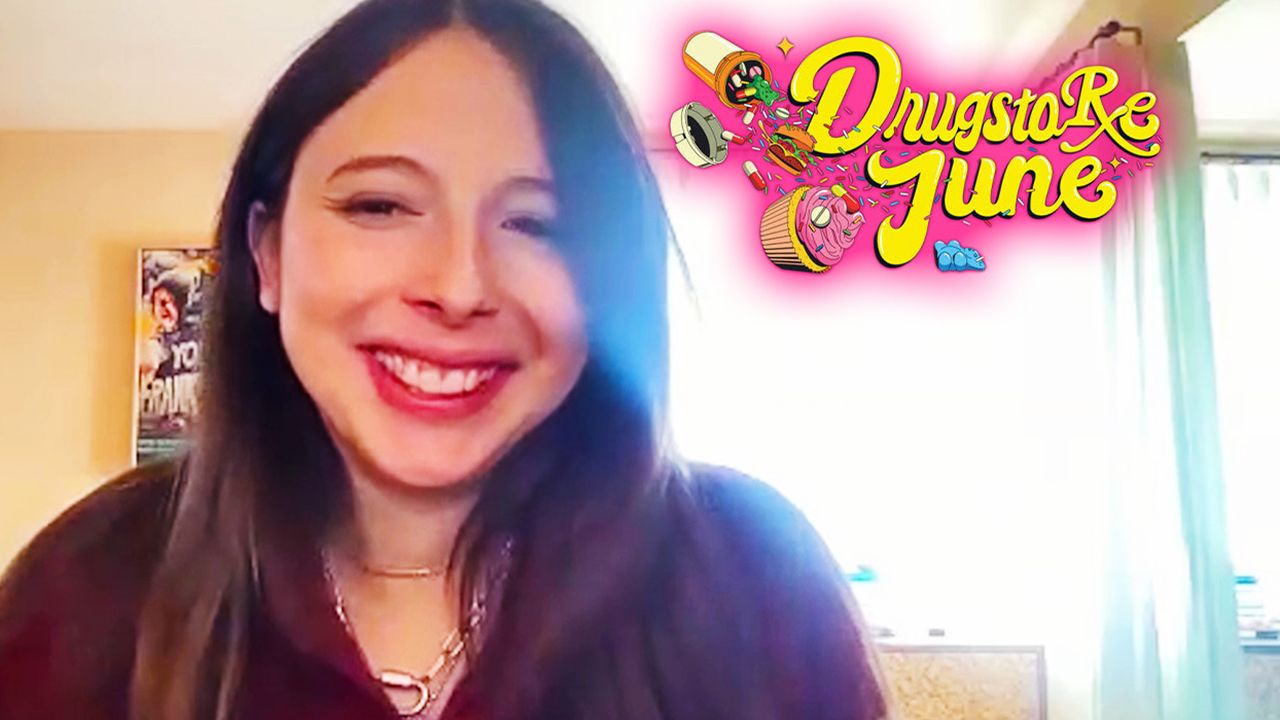 La estrella de la farmacia de junio, Esther Povitsky, habla sobre trabajar con Bill Burr y Miranda Cosgrove