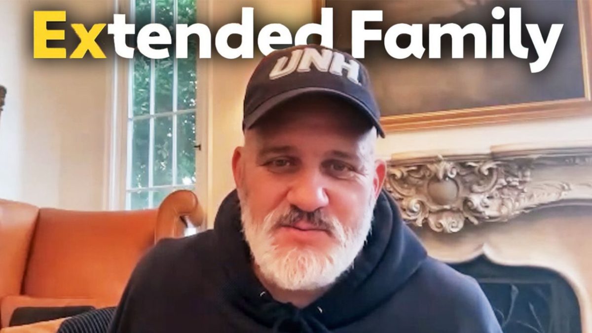 La ex estrella de Glee Mike O'Malley habla sobre lo que inspiró su nueva familia extendida de comedia de situación de NBC