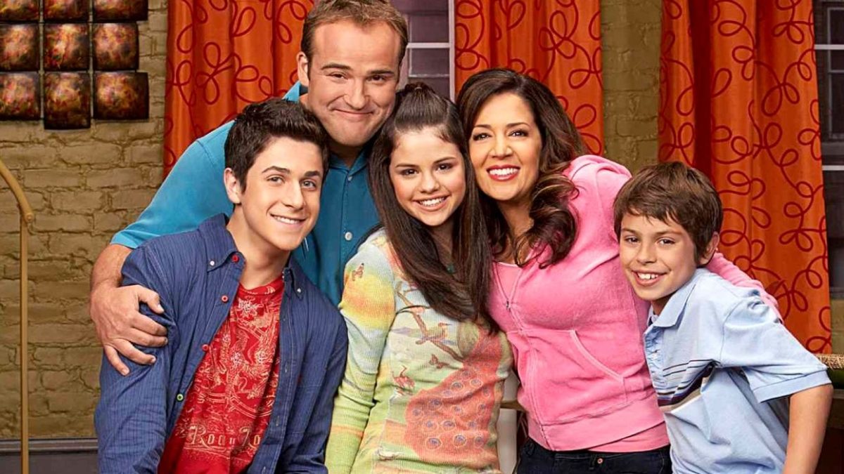 Las imágenes de la secuela de Wizards Of Waverly Place revelan el primer vistazo a la nueva familia de Justin Russo