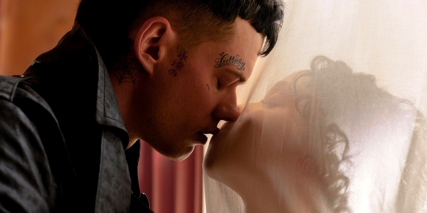 Las primeras imágenes del remake de The Crow revelan al vengador tatuado de Bill Skarsgård