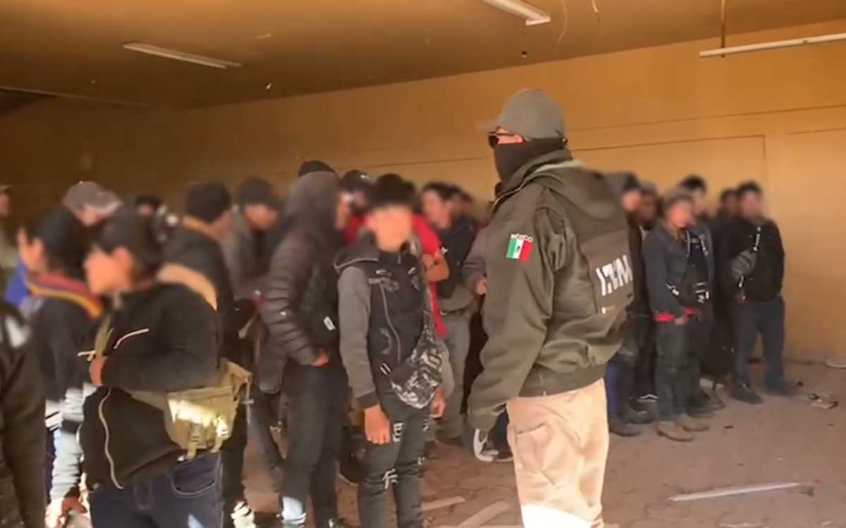 Localizan a 101 migrantes guatemaltecos en una casa abandonada en Sonora