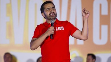 Máynez denuncia ante INE a PRI-PAN-PRD por presunto uso de bots y trolls