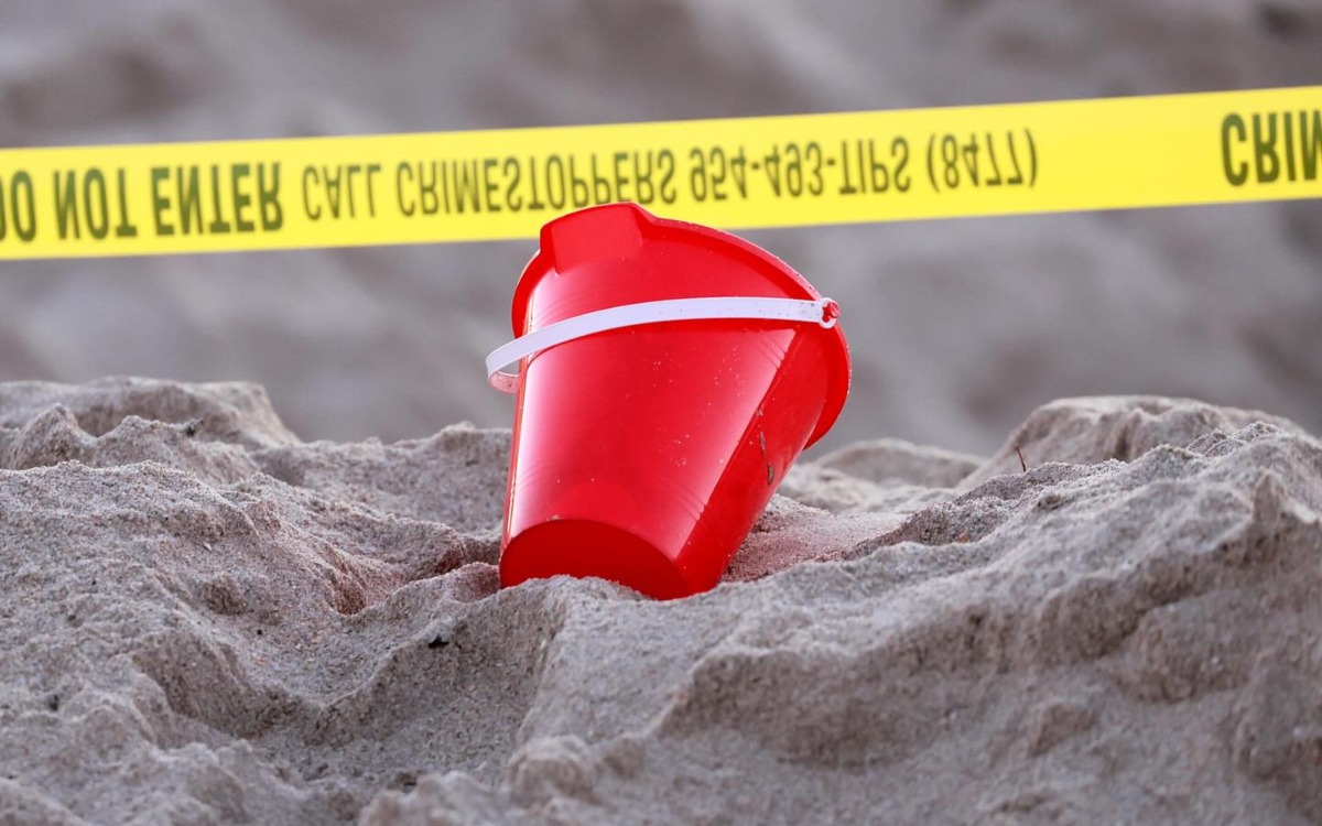 Muere niña luego de caer en un agujero en playas de Florida
