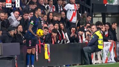 Multa y año sin asistir a los estadios a joven que tocó el trasero a futbolista