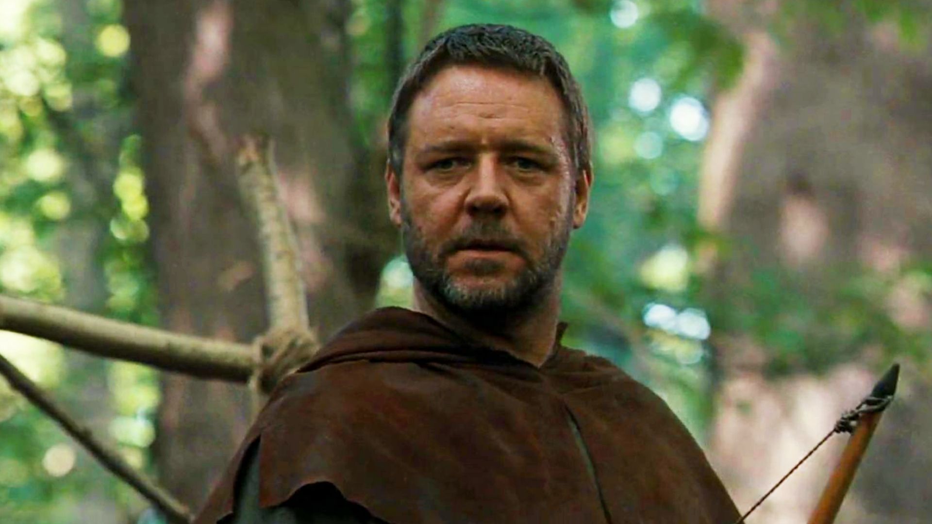 “Nunca tomé un día libre”: Russell Crowe recuerda haberse roto ambas piernas en la película de acción de Ridley Scott de 2010