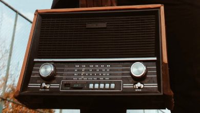 Plumas de la serpiente: Resonancia indígena en las ondas de la radio