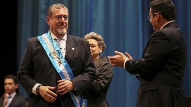 Presidente de Guatemala anuncia "retiro" de 878 personas contratadas con plazas 'fantasma'