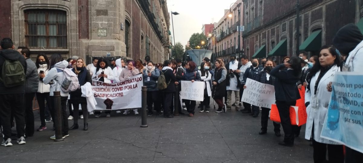 Protesta personal de salud por falta de base, exigen cumplir promesa de AMLO