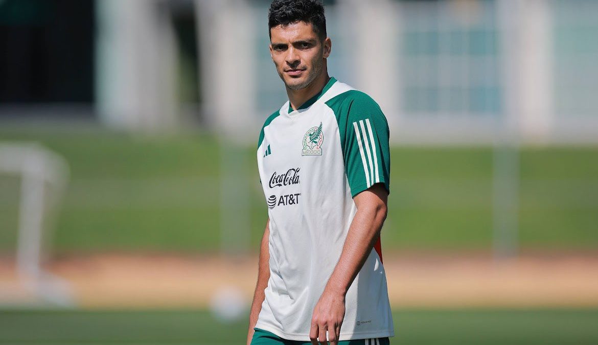 Raúl Jiménez afronta una contrarreloj para llegar a la Liga de Naciones de Concacaf