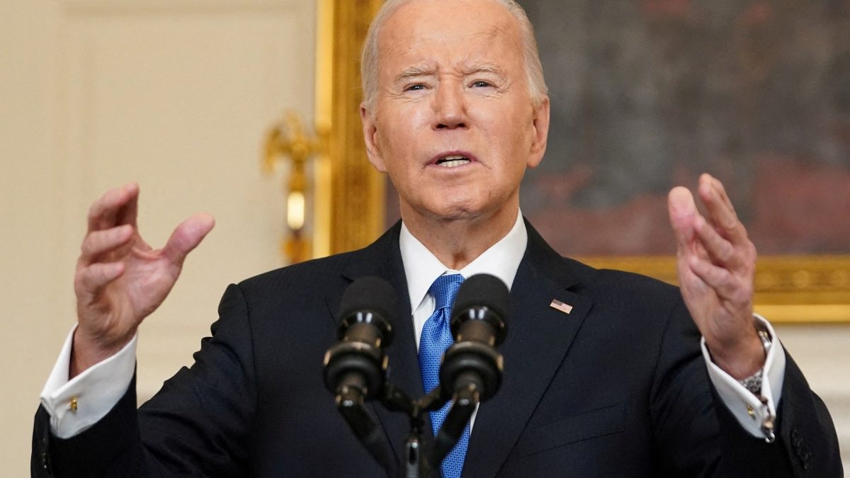 Urge Biden prohibir uso de armas de asalto y lamenta tiroteo en desfile de Super Bowl