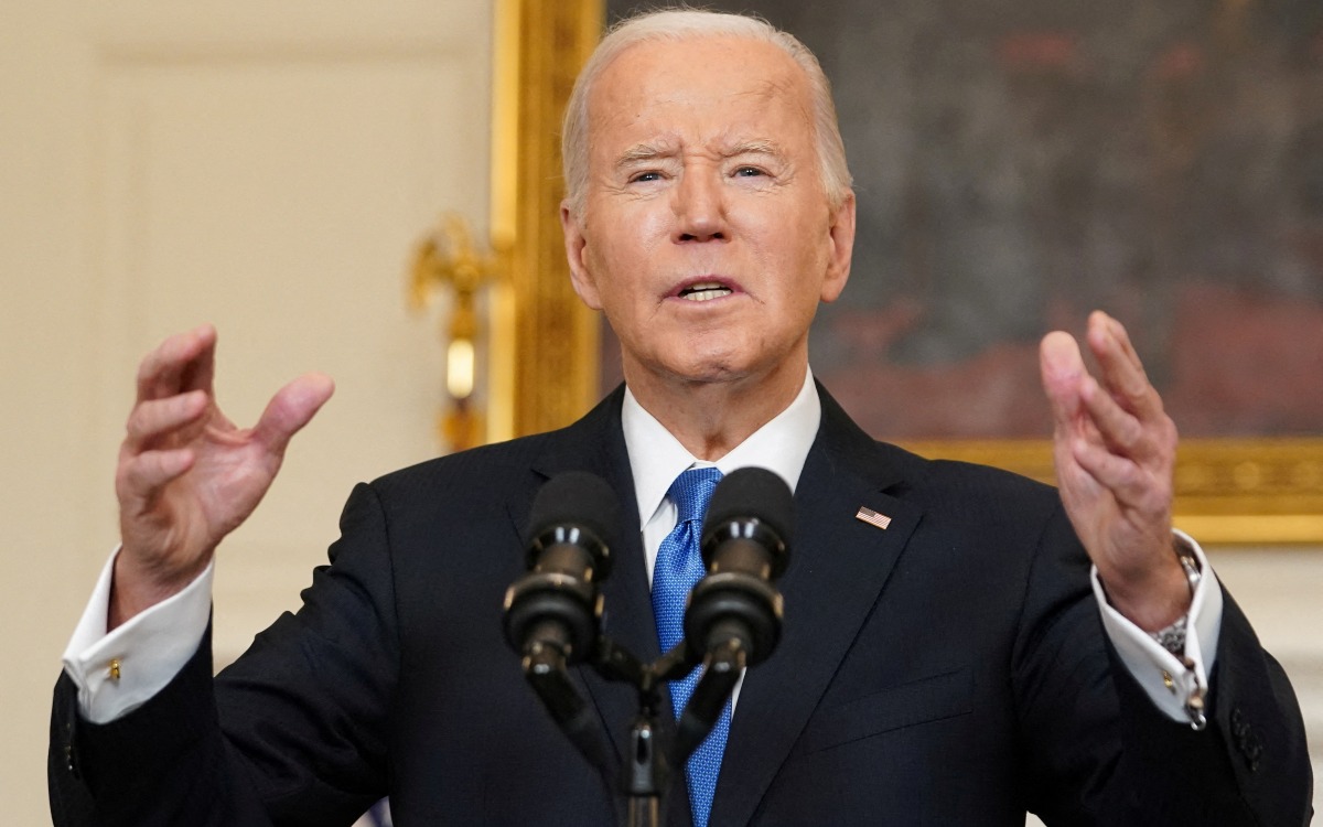 Urge Biden prohibir uso de armas de asalto y lamenta tiroteo en desfile de Super Bowl