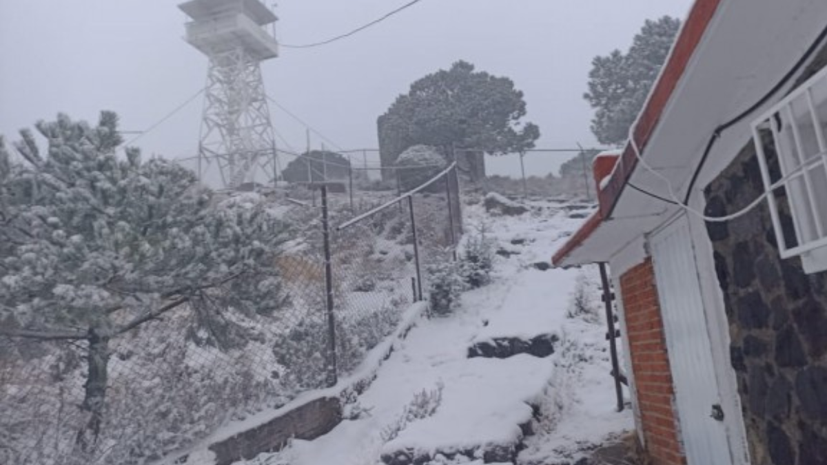Videos | Nieve cubre de blanco partes de CDMX y Valle de Toluca