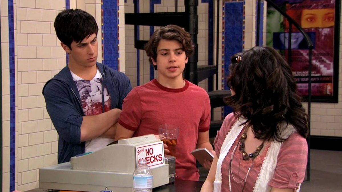 El actor original de Wizards Of Waverly Place aparentemente confirma el regreso de la secuela