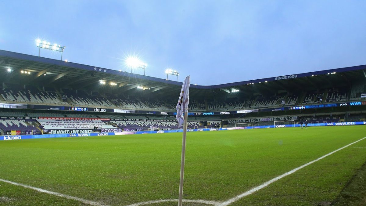 Anderlecht de Bélgica pone a la venta los focos de su estadio