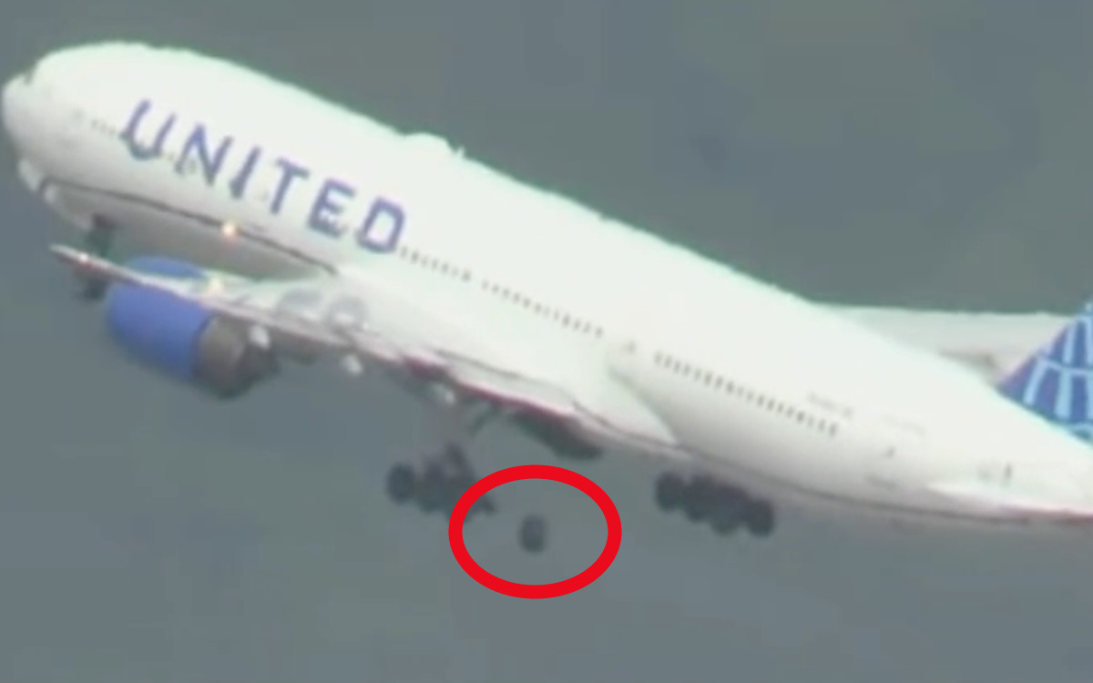 Avión pierde llanta mientras despegaba de San Francisco... cae sobre autos