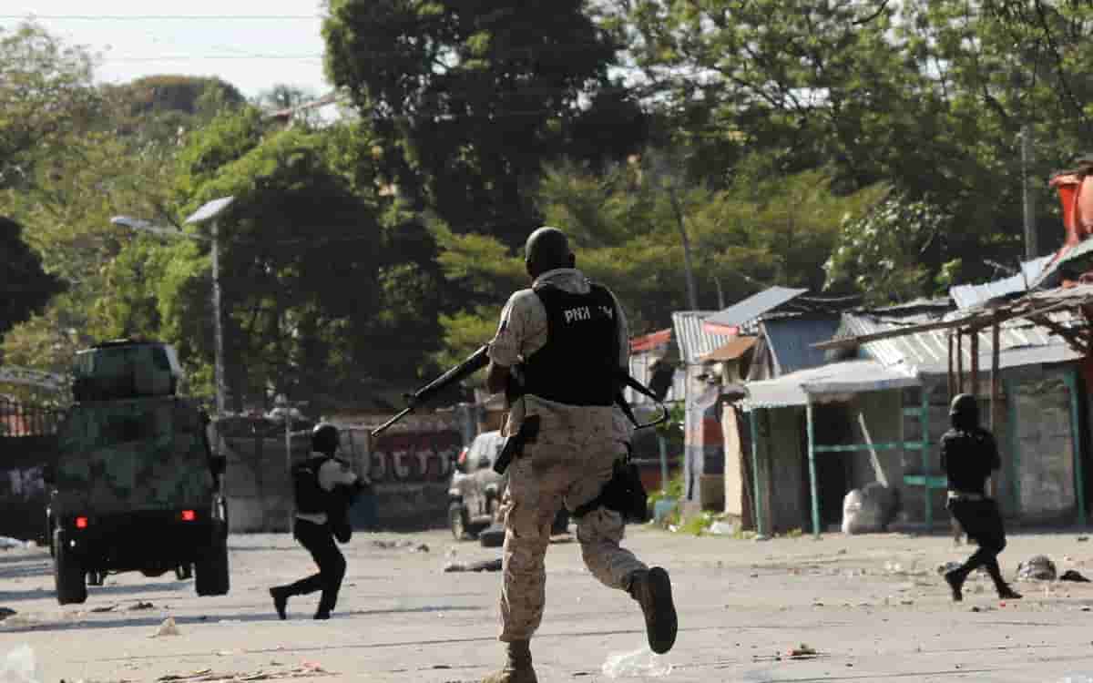 Bandas armadas toman Penitenciaría Nacional de Puerto Príncipe, Haití, y liberan a presos