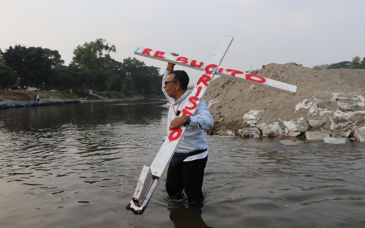 Con un “viacrucis” representan sufrimiento de travesía migratoria en Chiapas
