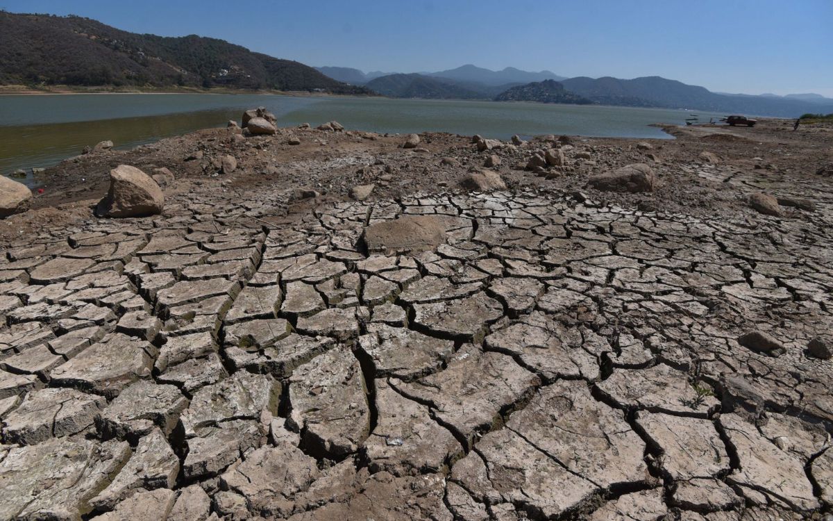 Cutzamala registra nuevo bajón histórico en medio de incendios y falta de agua en hospitales