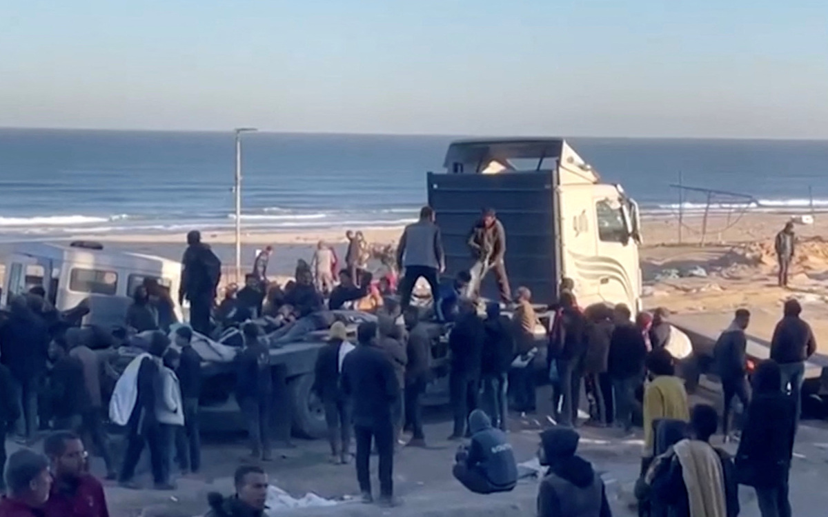 Ejército israelí afirma que sus tropas no abrieron fuego contra los gazatíes que esperaban ayuda