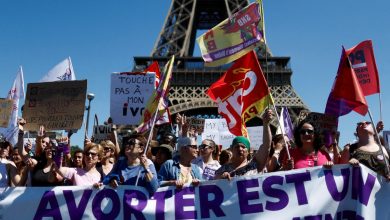 Francia se convierte en primer país en incluir derecho al aborto en su Constitución