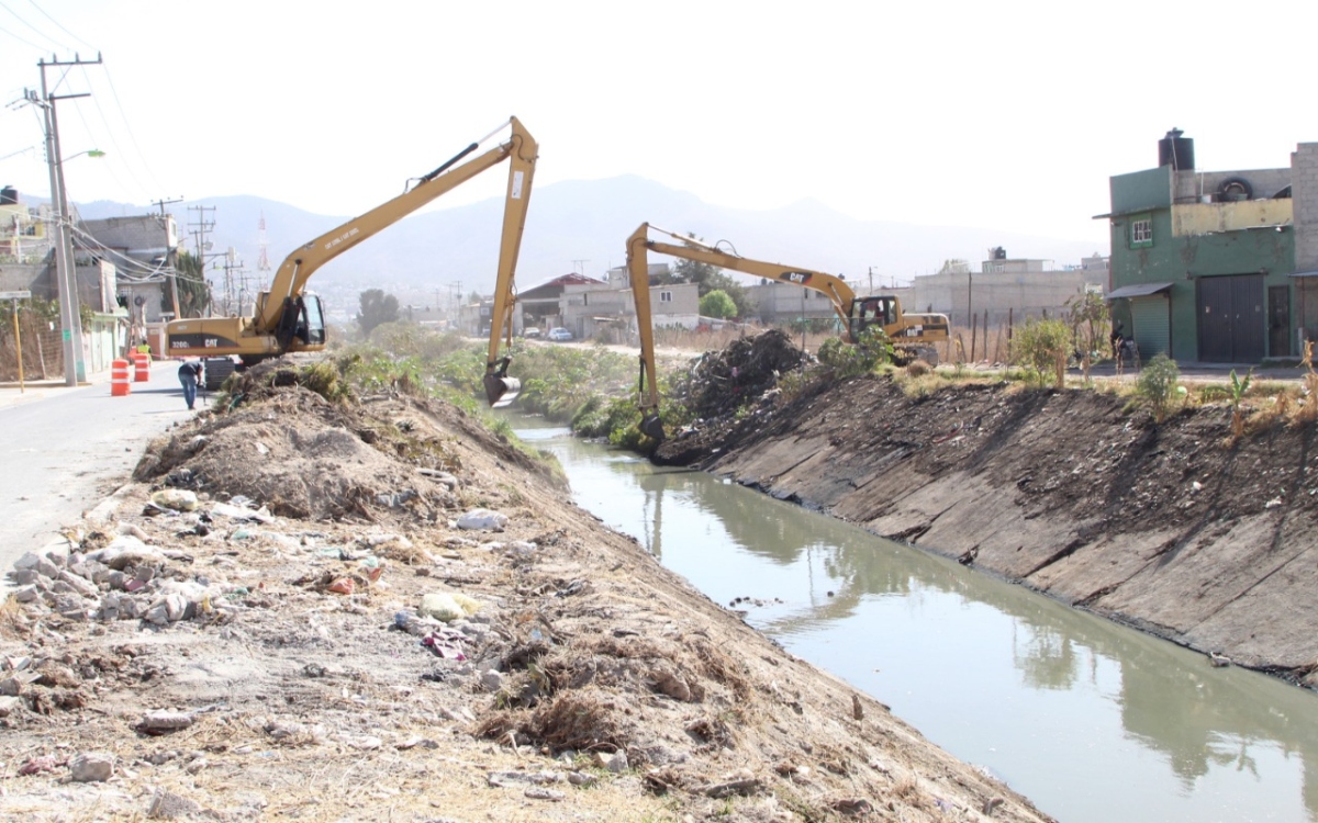 Hallan piernas mutiladas en canal de aguas negras de Ecatepec