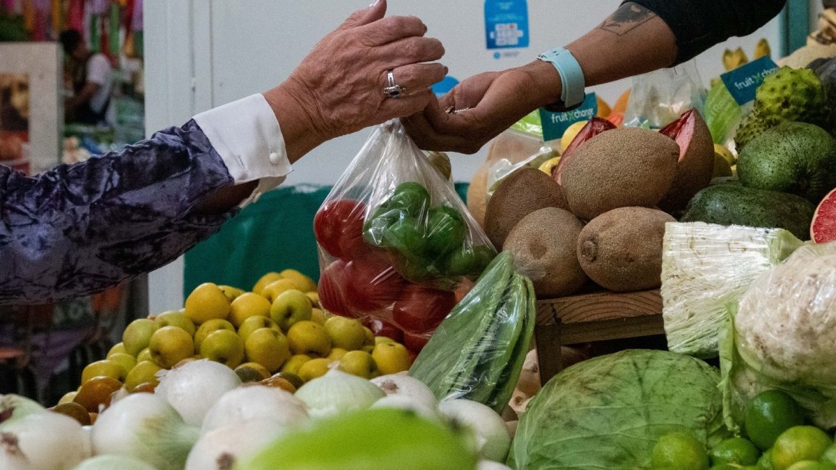 Inflación general desacelera en febrero más de lo esperado