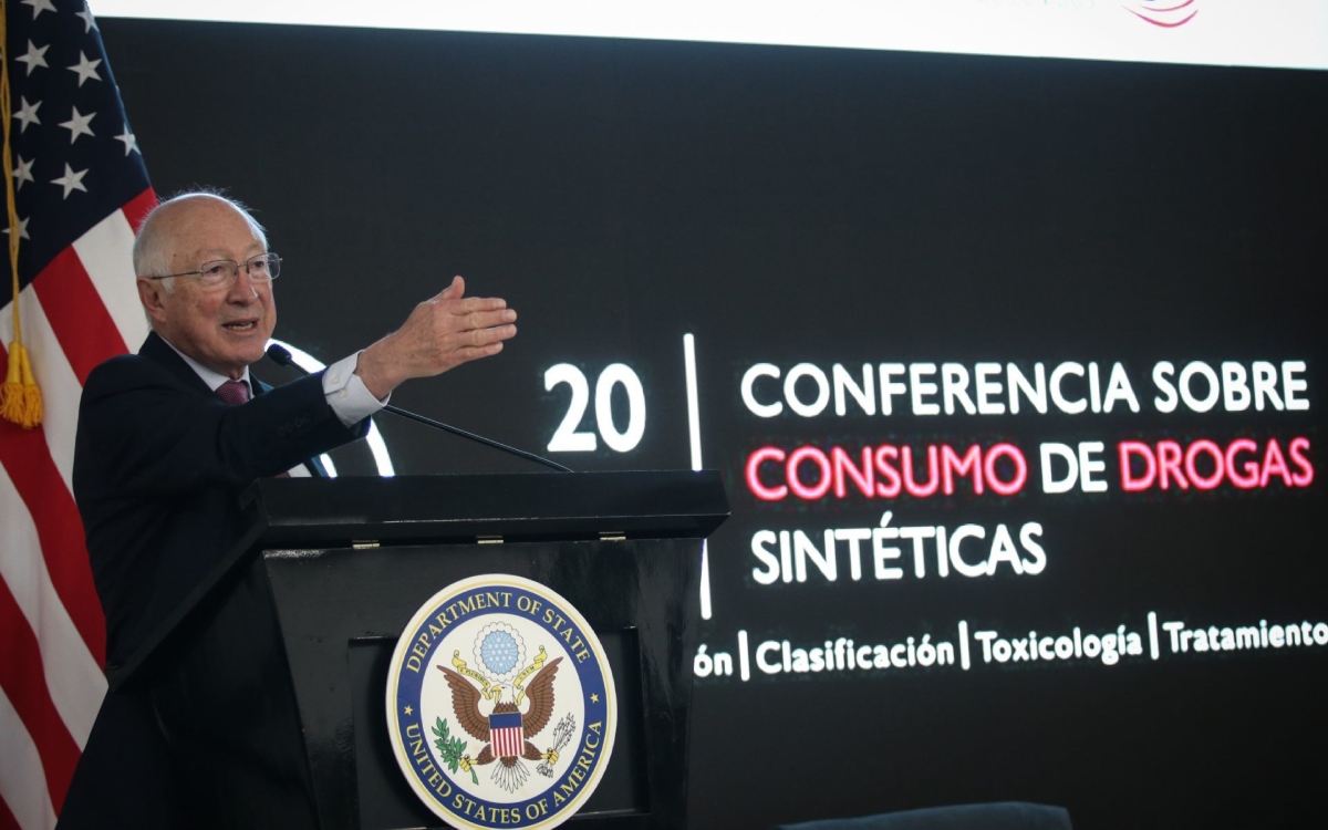 Ken Salazar se tiene que reunir con todos: AMLO tras encuentro con Norma Piña