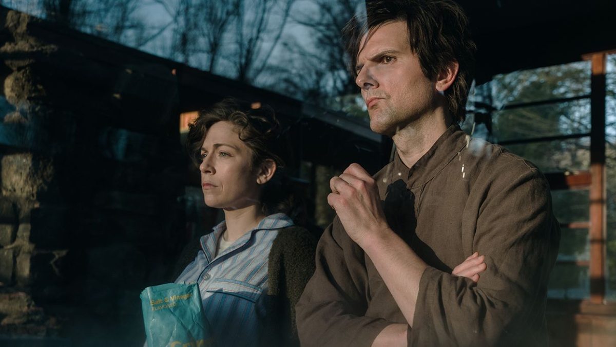 La foto del set de la temporada 2 de Severance muestra a Adam Scott huyendo mientras la filmación finalmente se actualiza