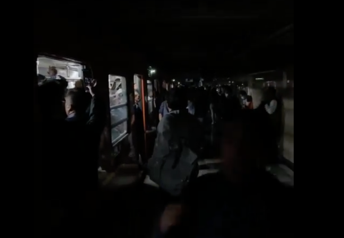 Línea 9 del Metro suspendió servicio por un 'apagón'