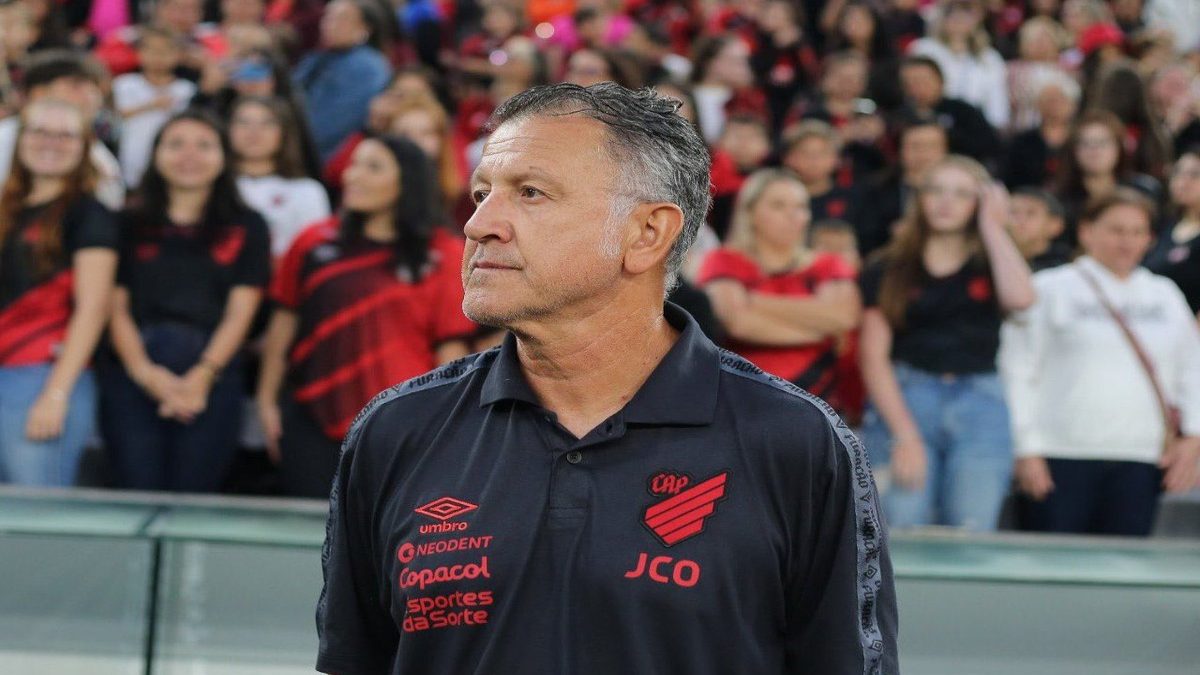 Ni dos meses duró Juan Carlos Osorio en el banco de Atlético Paranaense