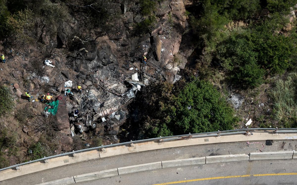 Niño de 8 años, único sobreviviente en accidente de autobús que dejó 45 muertos