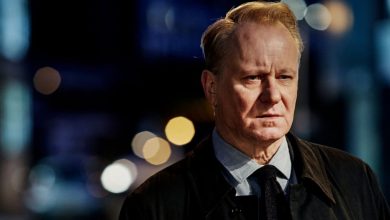 "No puedes tomártelo en serio": Stellan Skarsgård describe cómo trabajó con cuatro de sus hijos actores