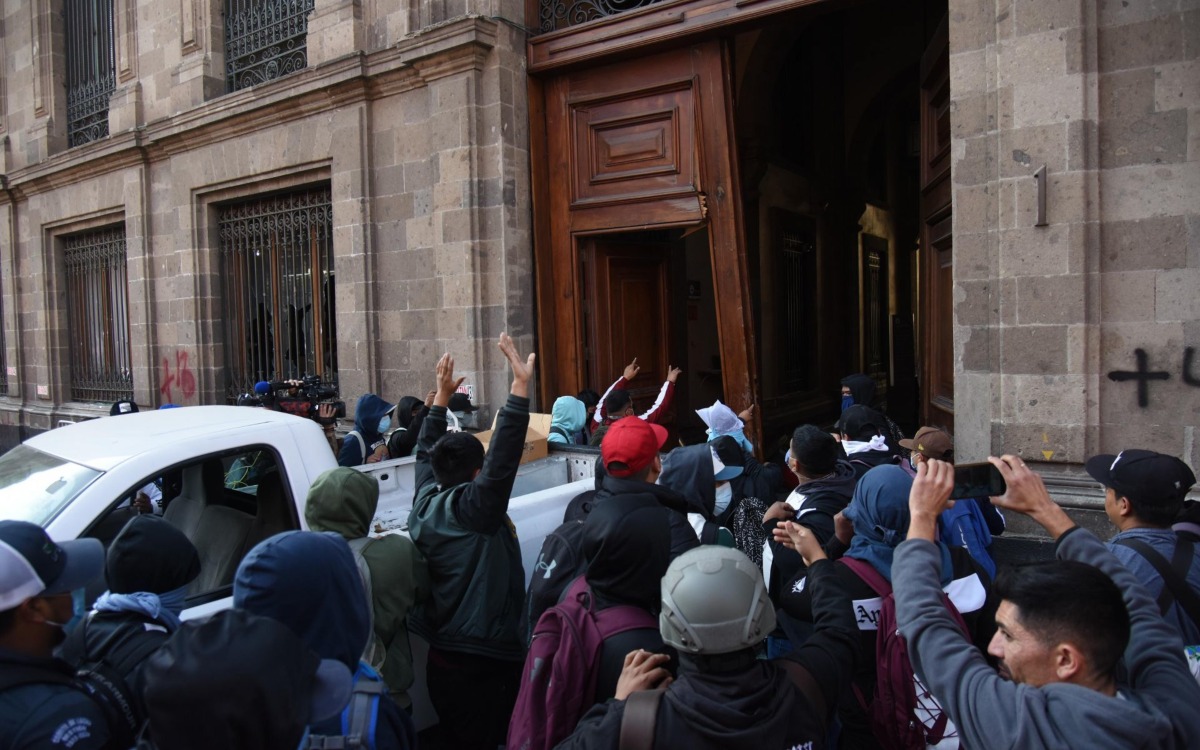 Padres de normalistas no están ‘manipulados’ por Centro Prodh ni CIDH, afirma ONG